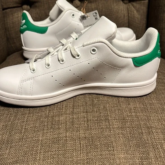 Adidas Stan Smith White Sneakers with Green Details kids size 3 new in box - Picture 7 of 11